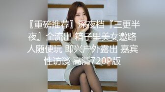 商場小飾品攤前連續抄到三個美女裙底風光,其中一個穿著透明內內